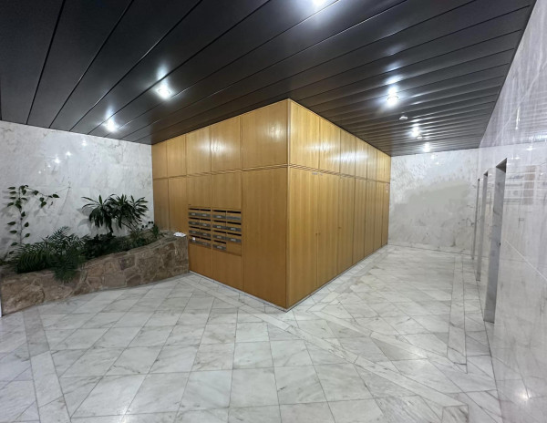 LXoffice - Entrance to the building at R. Hermano Neves 18, Lisbon